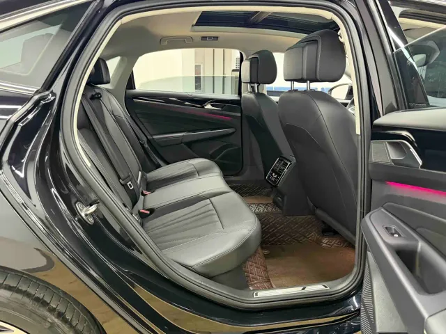 Volkswagen Passat — Фото автомобиля 22