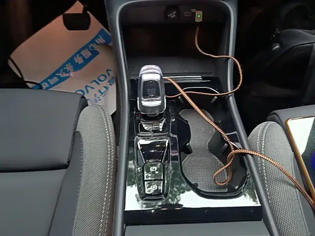 Volvo XC40 — Фото автомобиля 13