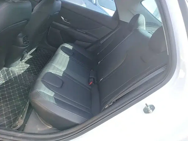 Hyundai Elantra — Фото автомобиля 16
