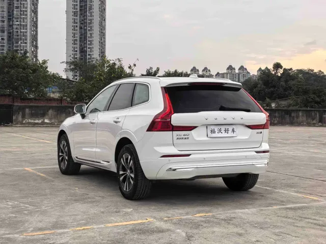 Volvo XC60 — Фото автомобиля 8