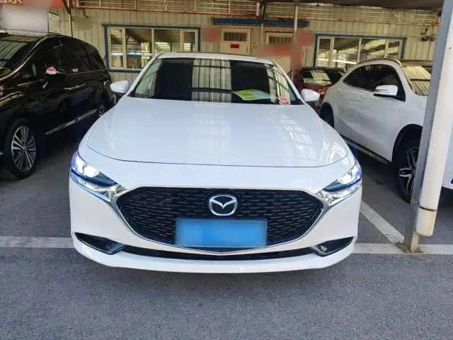 Mazda Axela — Фото автомобиля 2