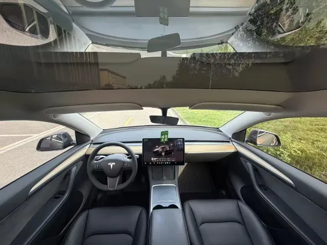 Tesla Model Y — Фото автомобиля 5