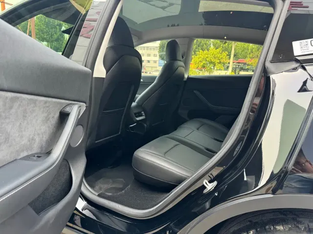Tesla Model Y — Фото автомобиля 9