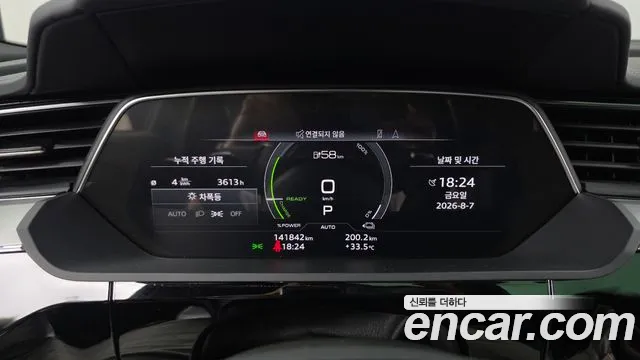 Audi e-tron — Фото автомобиля 8