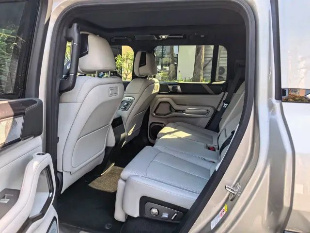 BYD FangChengBao Leopard 8 — Фото автомобиля 4