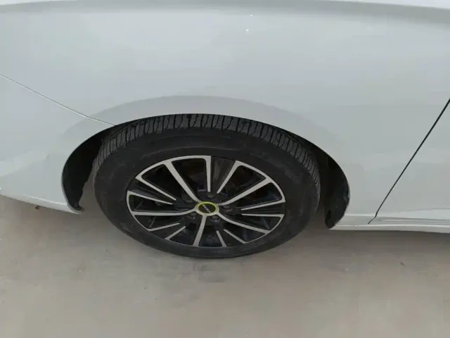 Roewe i5 — Фото автомобиля 22
