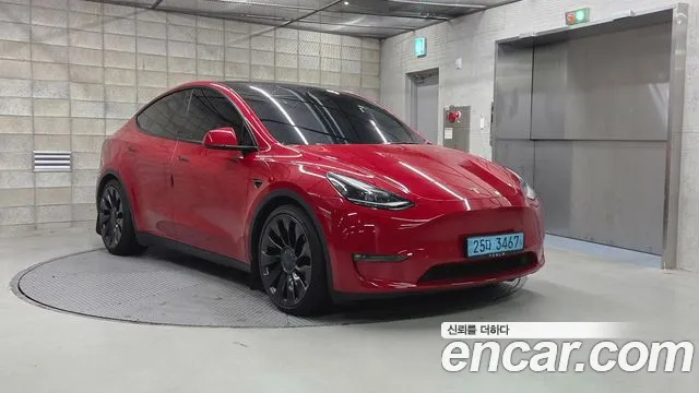 Фотография автомобиля — Tesla Model Y