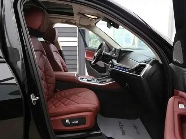 BMW BMW X5 2025 Model xDrive 30Li Exclusive M Sport Blackout Package — Фото автомобиля 22