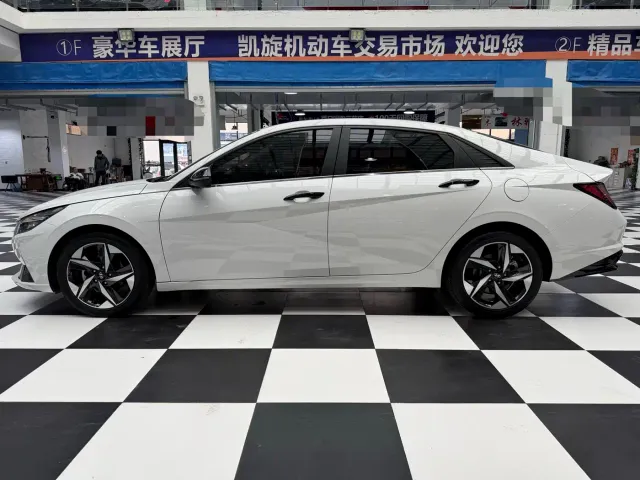 Hyundai Elantra — Фото автомобиля 6