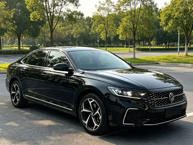 Volkswagen Passat — Фото автомобиля 3