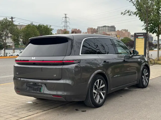 Li Auto L8 — Фото автомобиля 7
