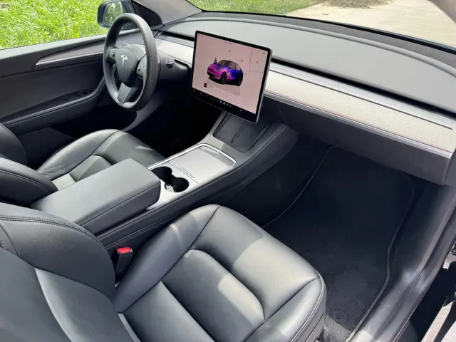 Tesla Model Y — Фото автомобиля 10