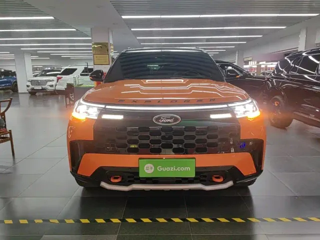 Ford Explorer — Фото автомобиля 2