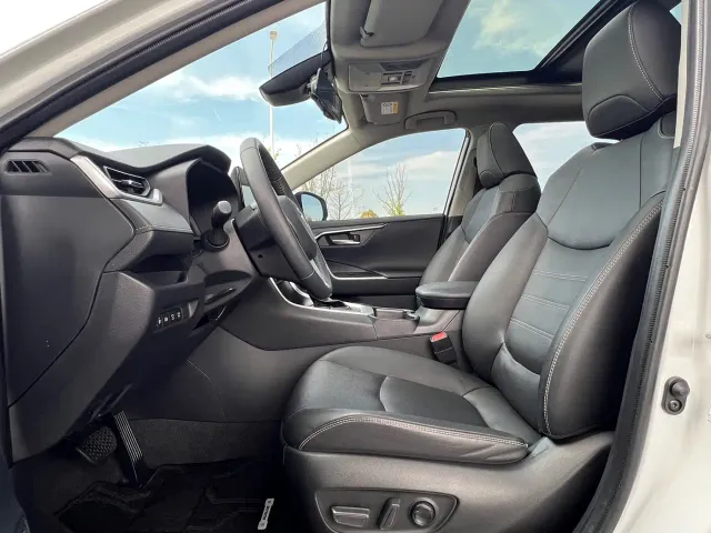 Toyota RAV4 — Фото автомобиля 8