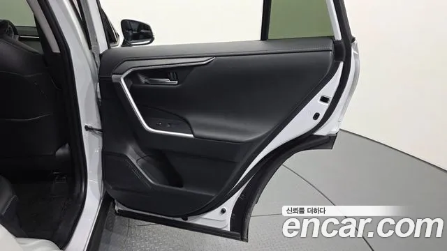 Toyota RAV4 — Фото автомобиля 6
