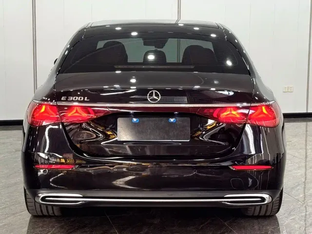 Mercedes-Benz E-Class — Фото автомобиля 9