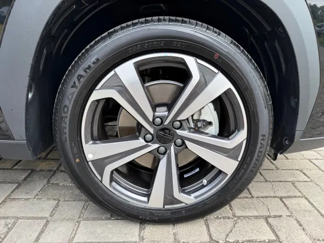 Geely Boyue L — Фото автомобиля 28