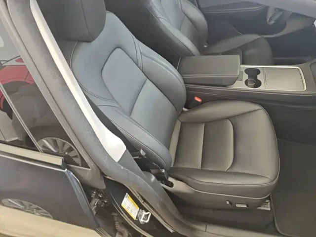 Tesla Model Y — Фото автомобиля 24