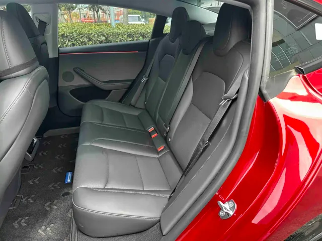 Tesla Model 3 — Фото автомобиля 6