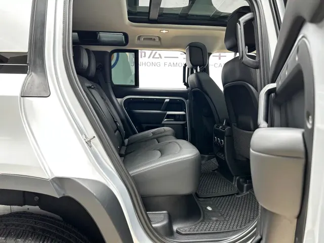 Land Rover Defender — Фото автомобиля 22