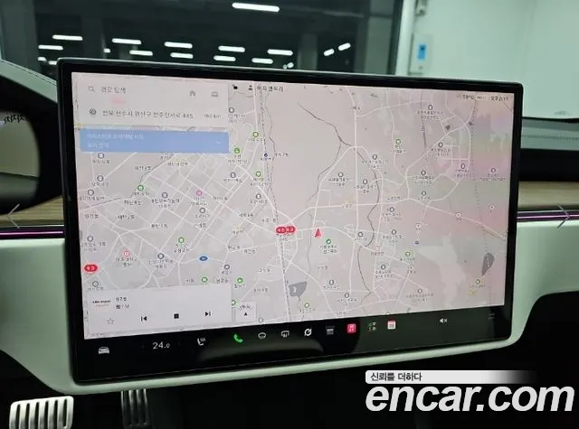 Tesla Model S — Фото автомобиля 16