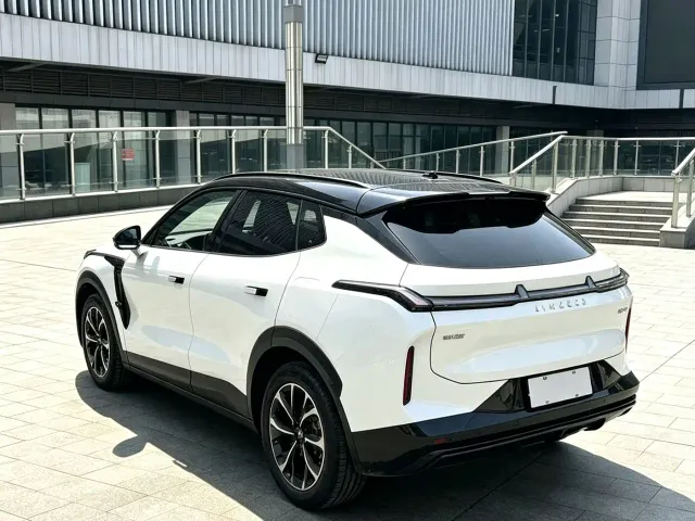 Lynk & Co 08 EM-P — Фото автомобиля 9