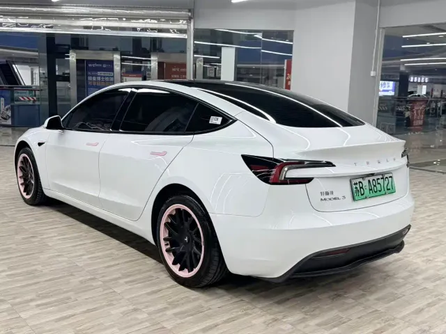Tesla Model 3 — Фото автомобиля 3