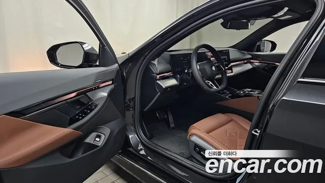 BMW 5-Series 5 серия (G60) 530i xDrive M Sport — Фото автомобиля 10