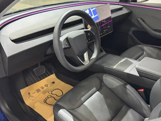 Tesla Model 3 — Фото автомобиля 9
