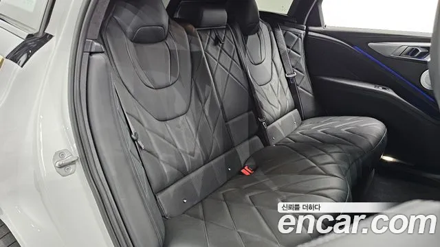 BMW XM — Фото автомобиля 10