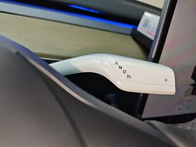 Tesla Model Y — Фото автомобиля 13