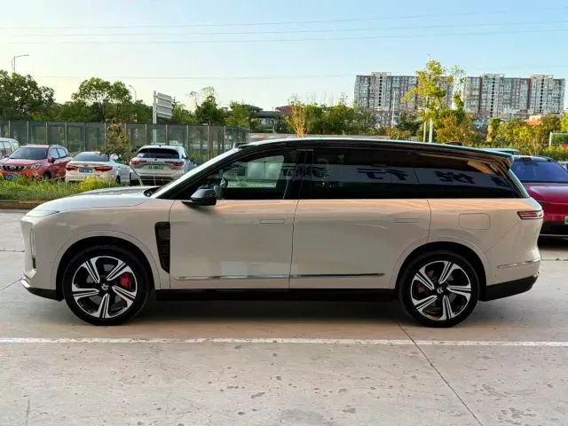 Nio ES8 — Фото автомобиля 3