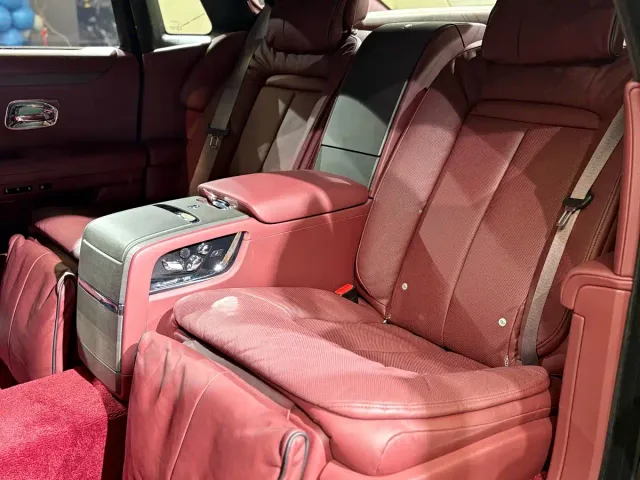 Rolls-Royce Ghost — Фото автомобиля 16