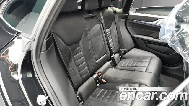 BMW i4 — Фото автомобиля 17