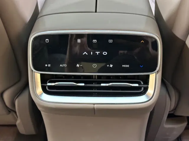 Aito M8 — Фото автомобиля 15