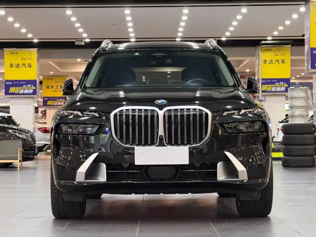 BMW X7 — Фото автомобиля 2