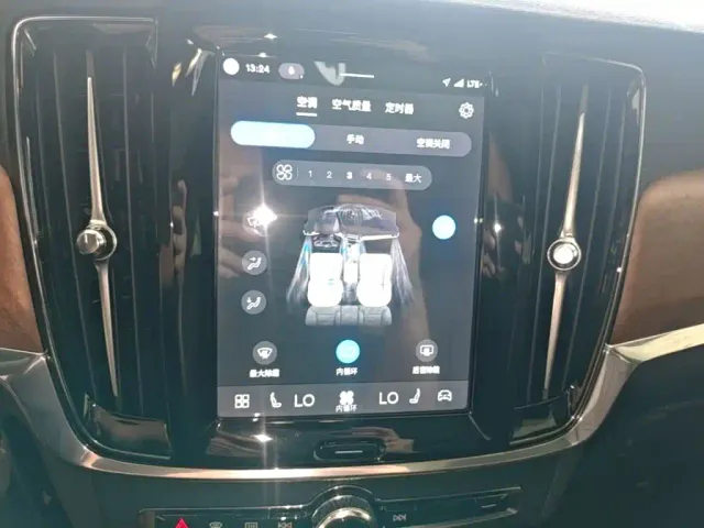 Volvo S90 — Фото автомобиля 12