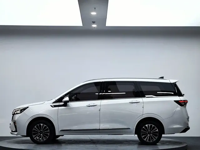 Wuling Jiachen — Фото автомобиля 5