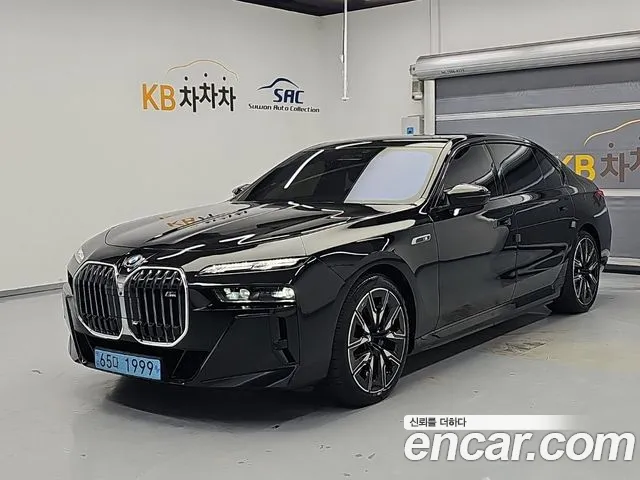 Фотография автомобиля — BMW i7 G70