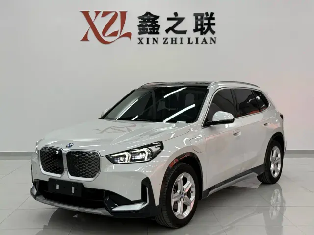 Фотография автомобиля — BMW iX1