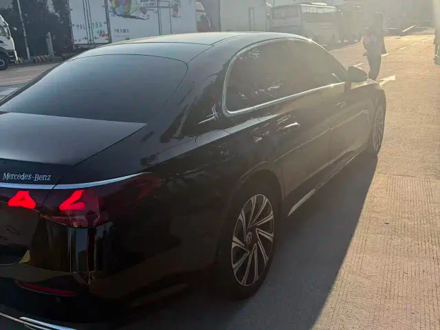 Mercedes-Benz E-Class — Фото автомобиля 6