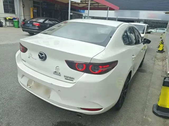 Mazda Axela — Фото автомобиля 6