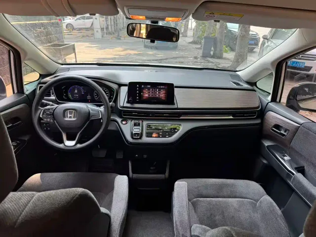 Honda Odyssey — Фото автомобиля 6