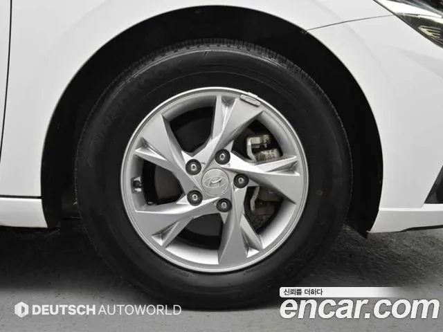 Hyundai AVANTE — Фото автомобиля 3