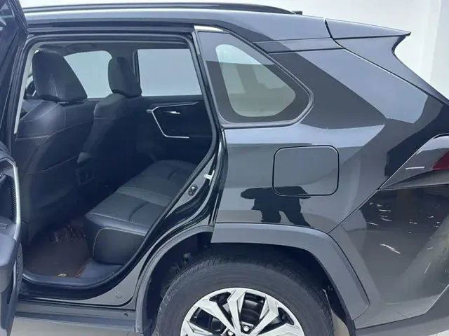 Toyota RAV4 — Фото автомобиля 15