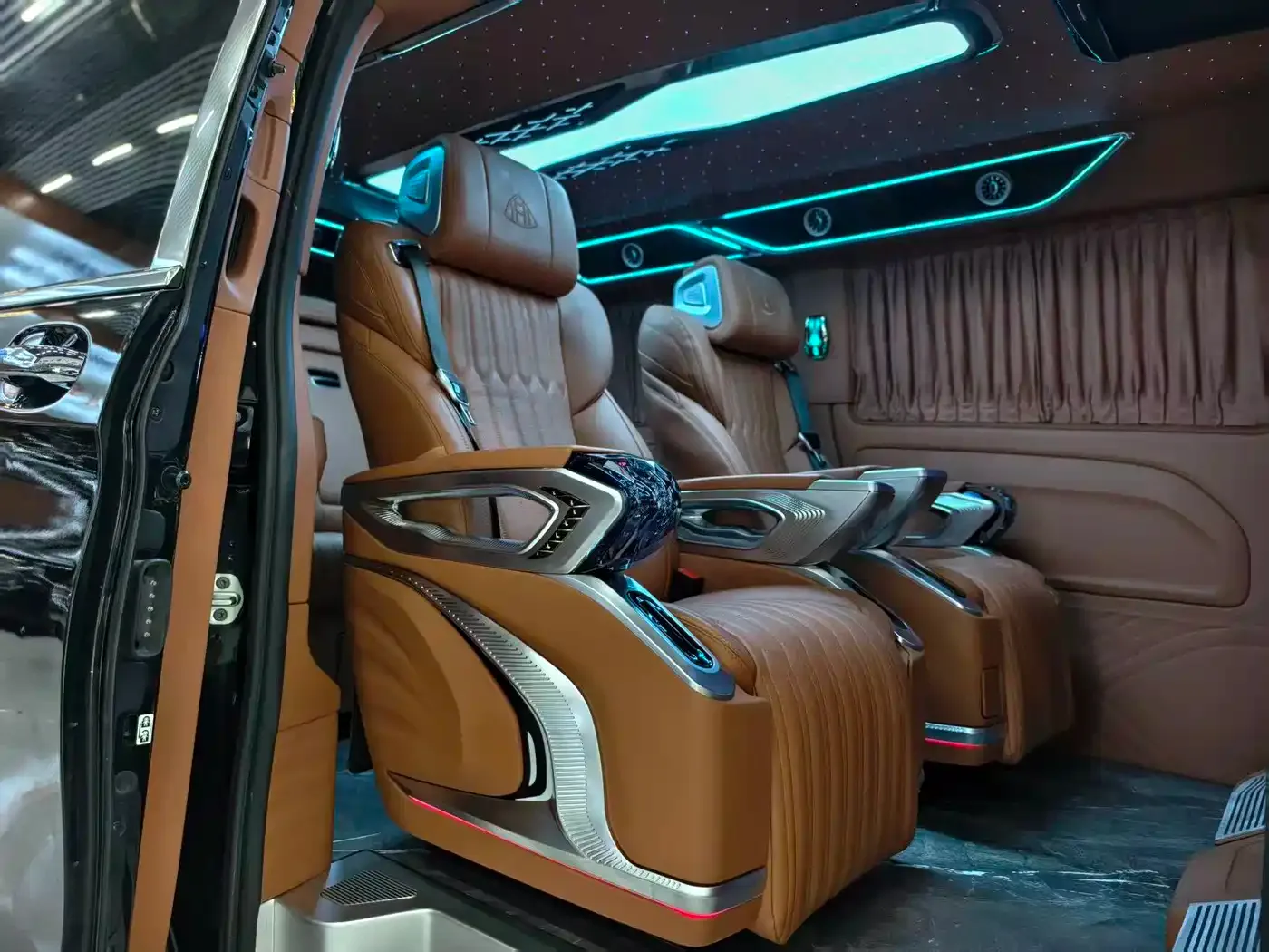 Mercedes-Benz Vito 2024 2.0T Elite Edition 7-Seater — Фото автомобиля 9