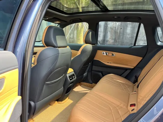 Geely Galaxy Starship 7 EM-i — Фото автомобиля 12