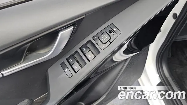 Kia Niro — Фото автомобиля 19