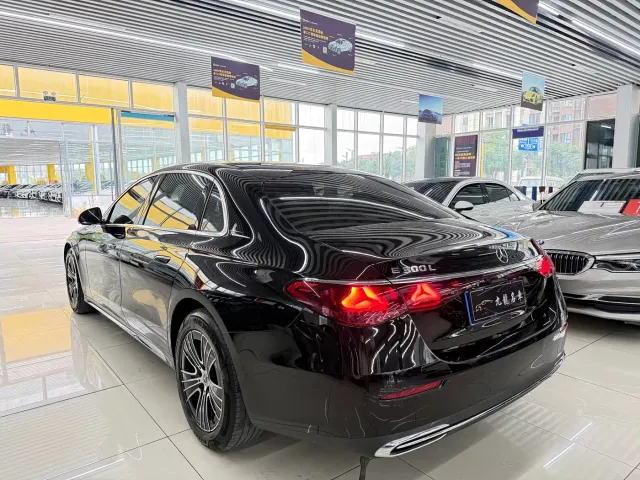 Mercedes-Benz E-Class — Фото автомобиля 6