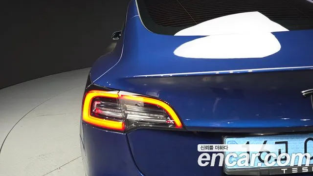 Tesla Model 3 — Фото автомобиля 15